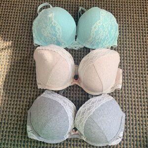 3 Victoria’s Secret bras 34D